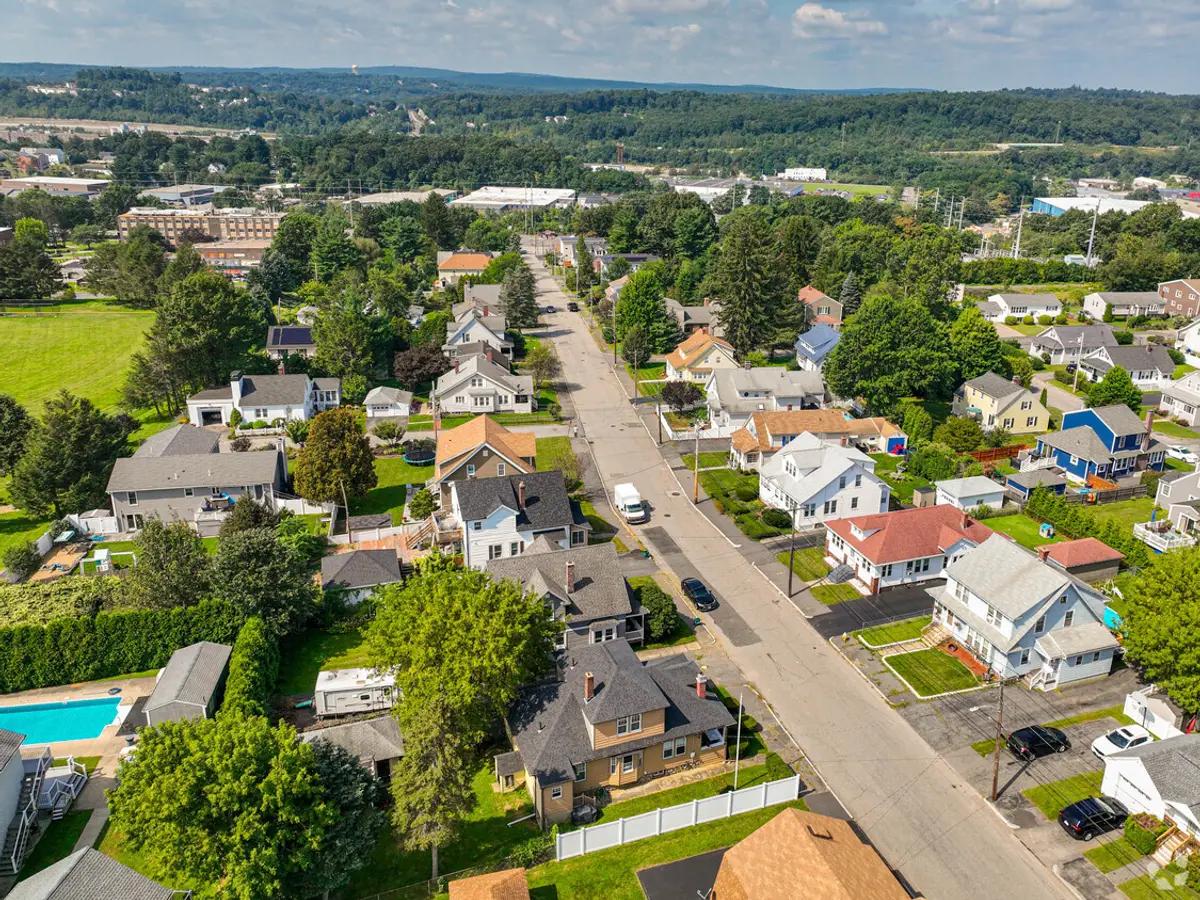 Greendale apartments for rent - image - housing rental site city Image